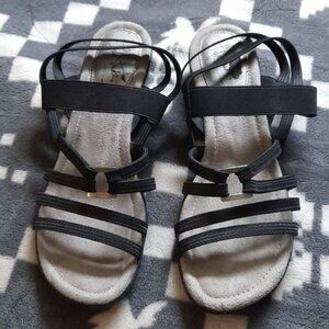 Life Stride Black Strappy Stretchy Soft System Sandals Size 9